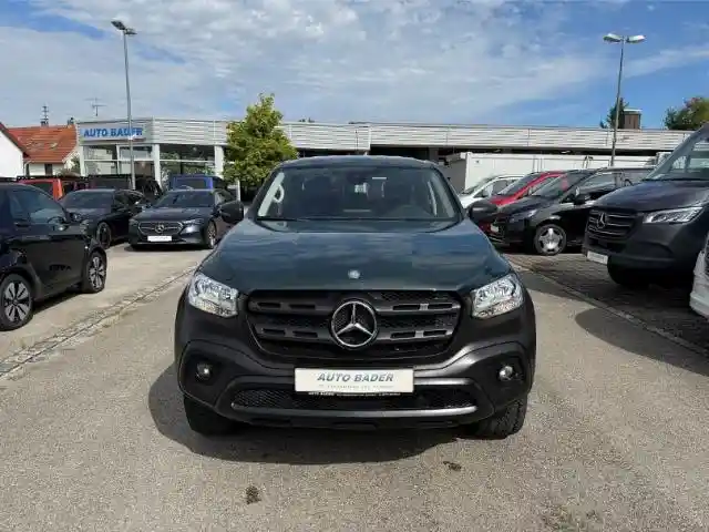 Mercedes-Benz X 220