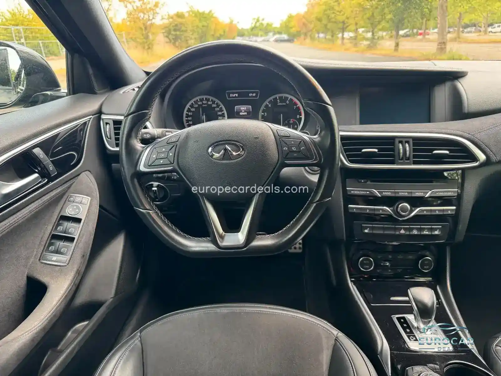 Infiniti Q30
