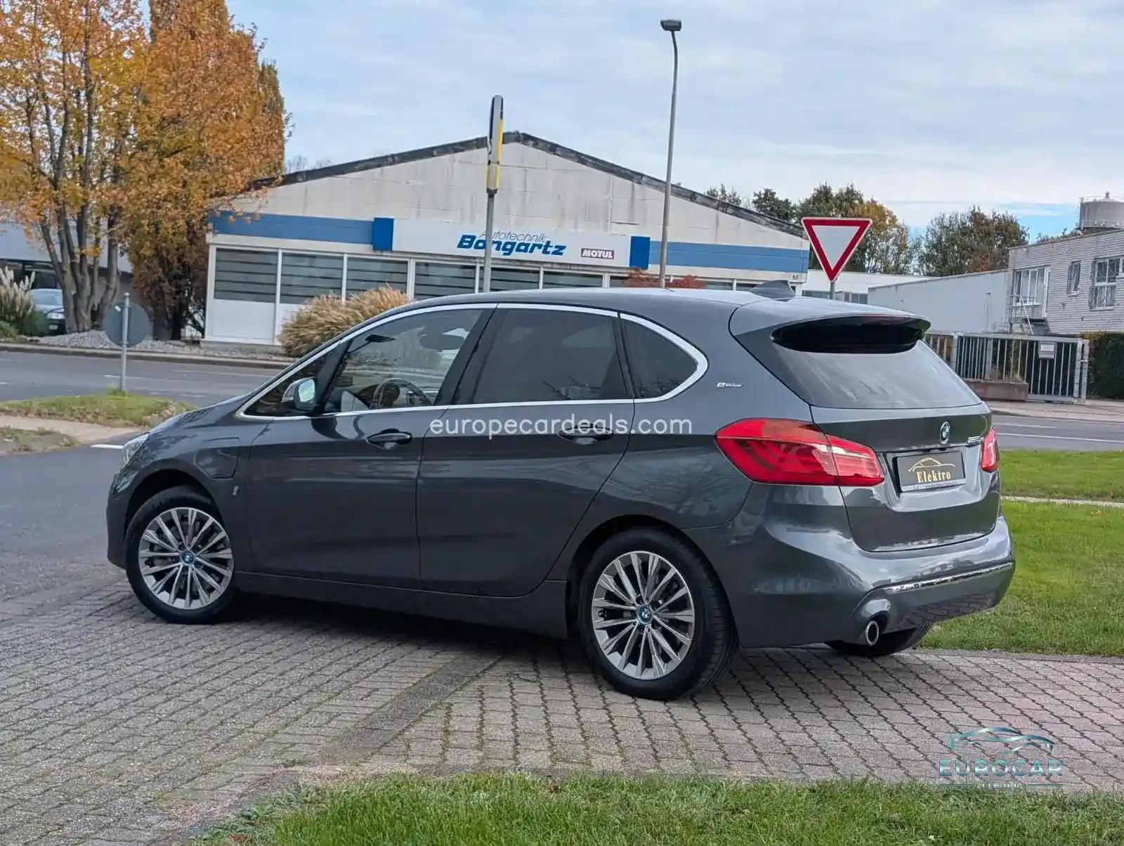 BMW 225