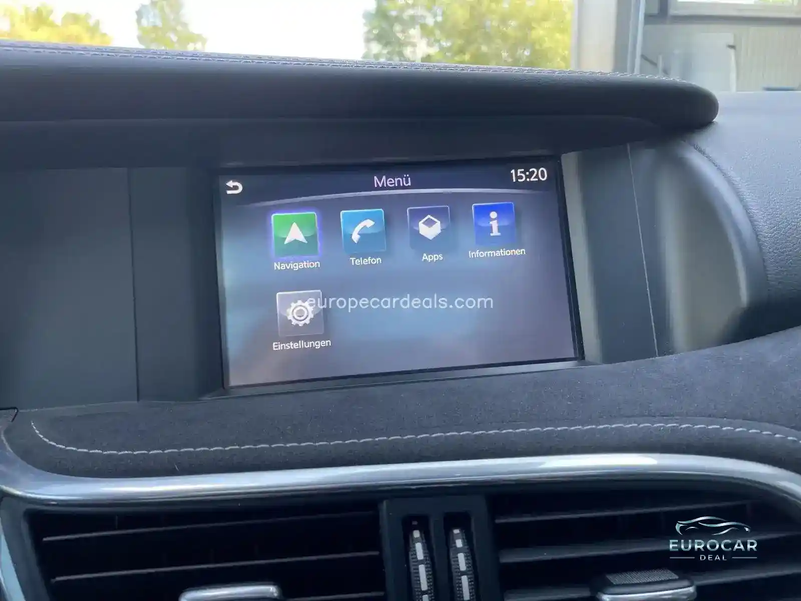 Infiniti Q30