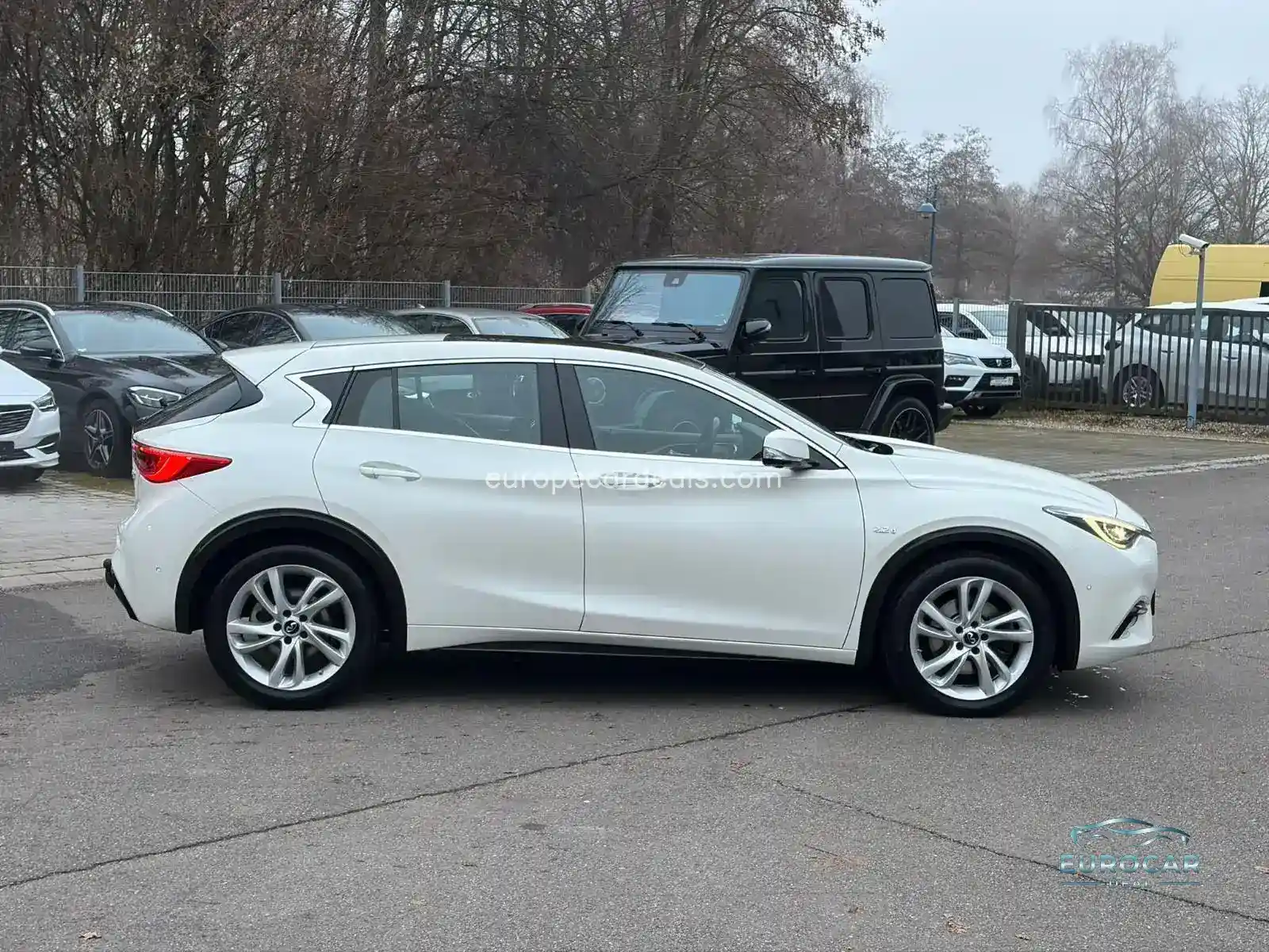 Infiniti Q30