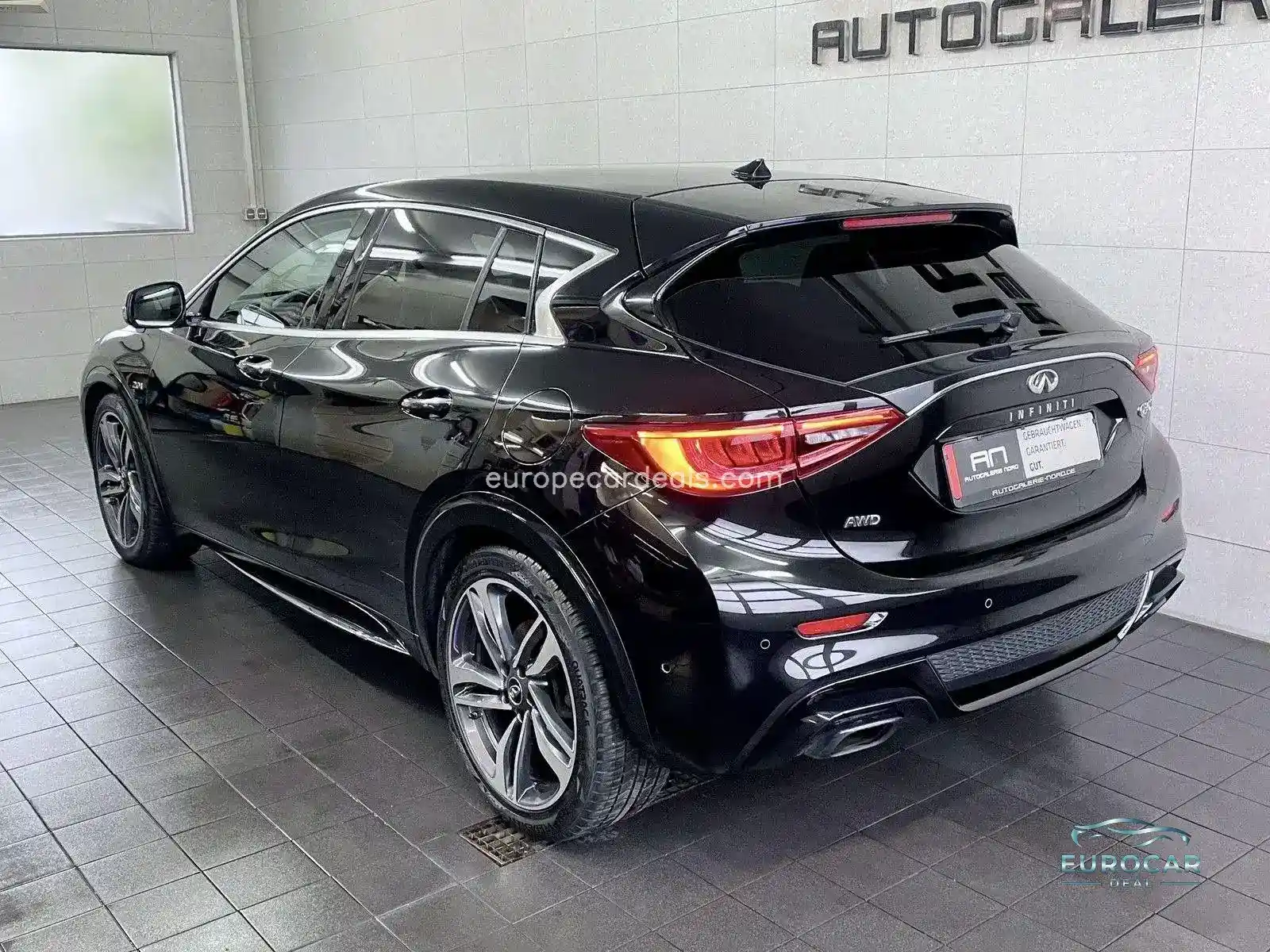 Infiniti Q30