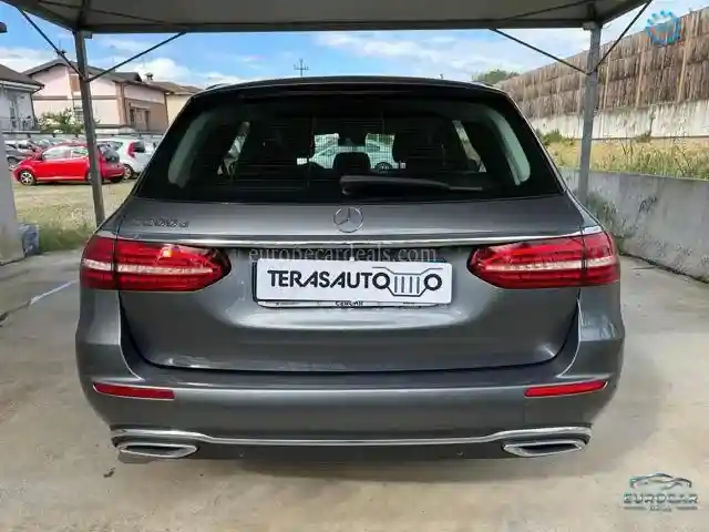 Mercedes-Benz E 200