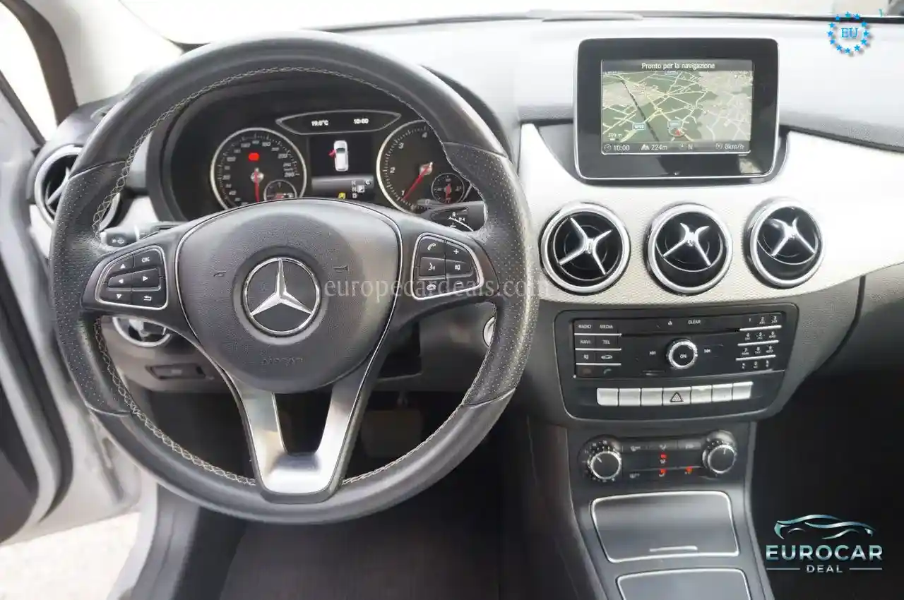 Mercedes-Benz B 180