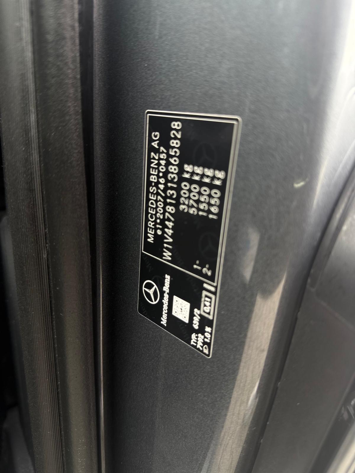Mercedes-Benz V 220