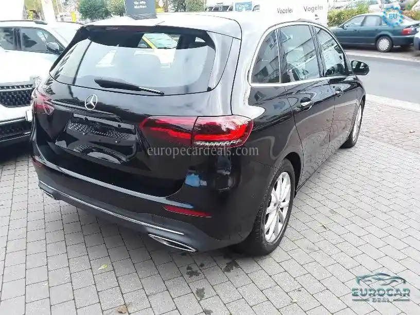 Mercedes-Benz B 180
