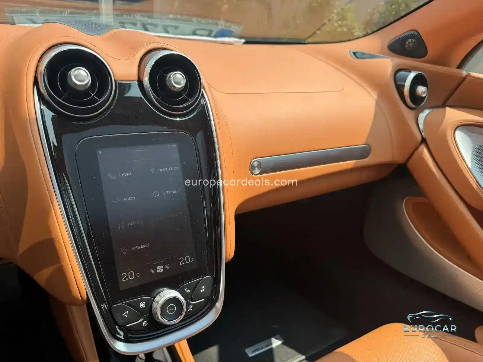 McLaren GT