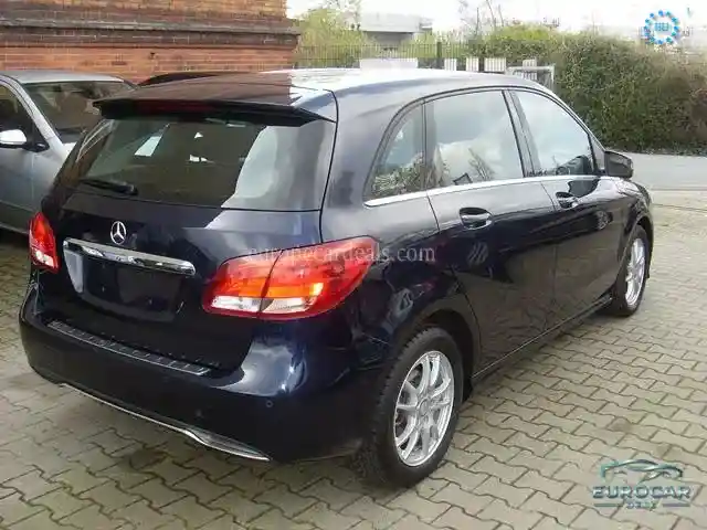 Mercedes-Benz B 180