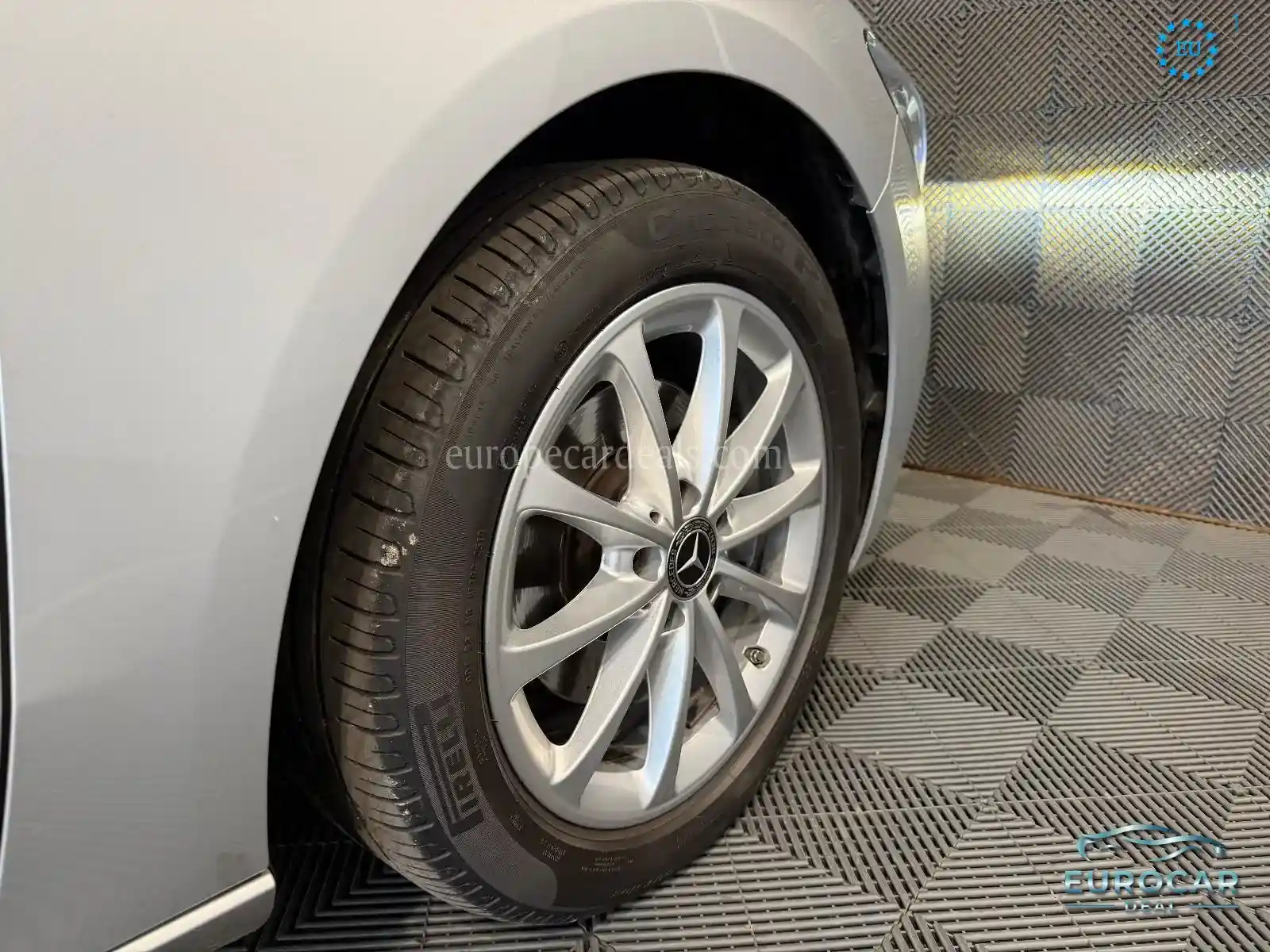 Mercedes-Benz B 200