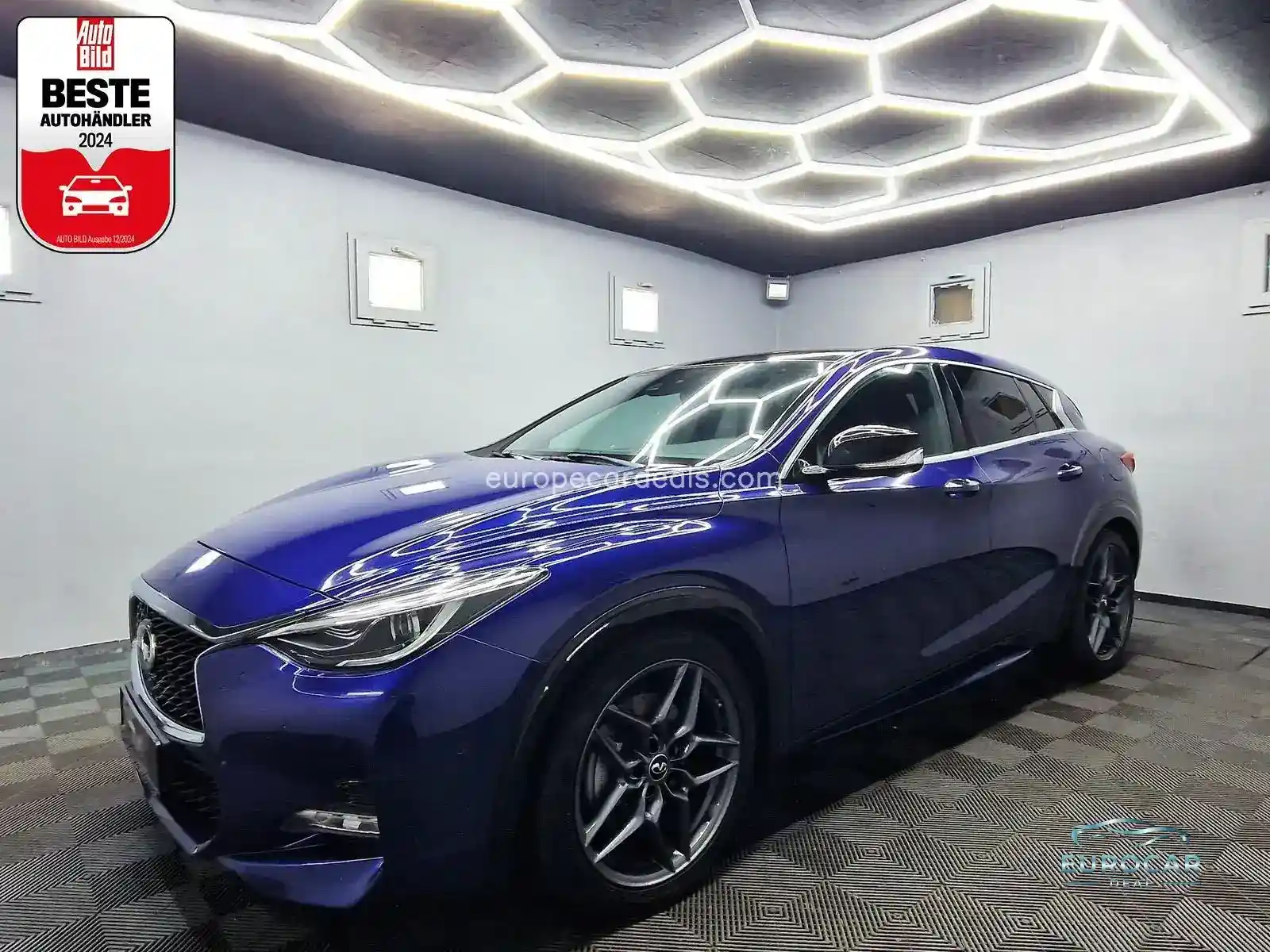 Infiniti Q30