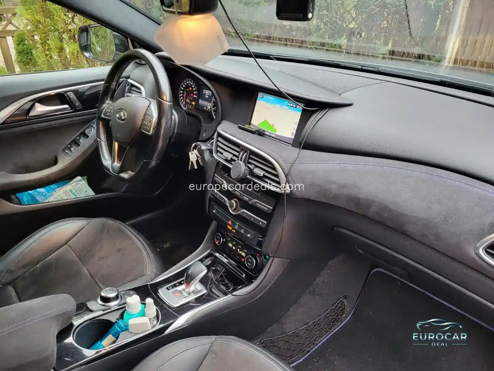 Infiniti Q30