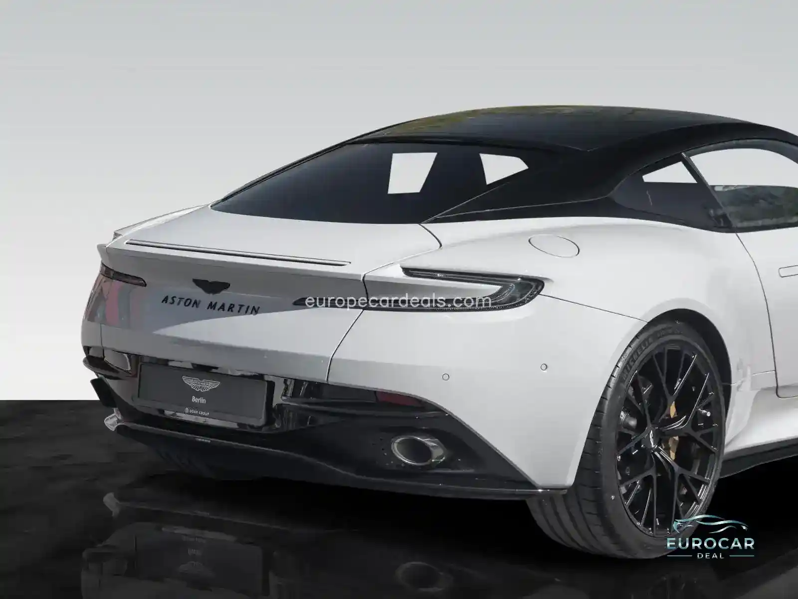 Aston Martin DB12
