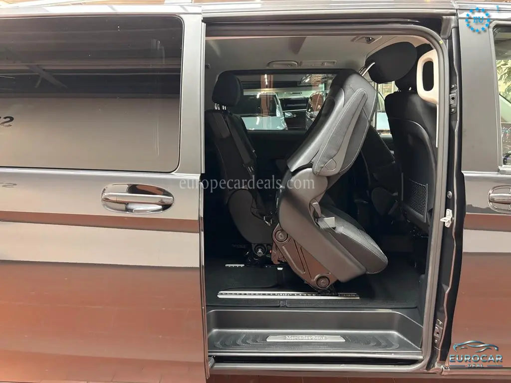 Mercedes-Benz V 220