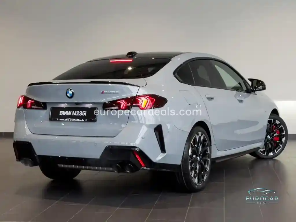 BMW M235