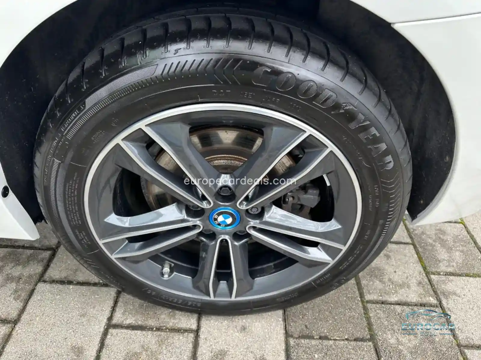 BMW 225