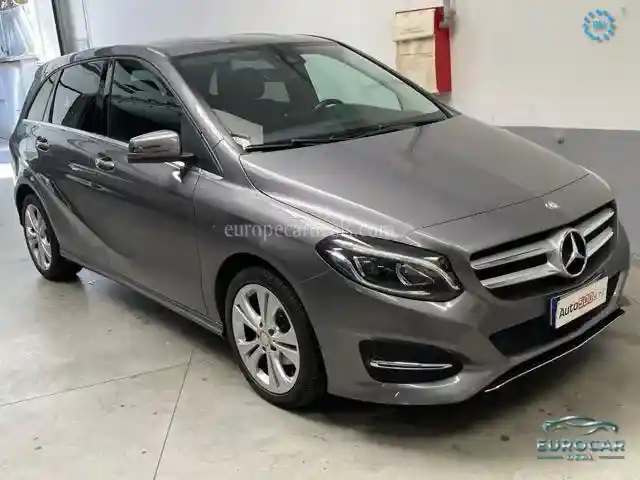 Mercedes-Benz B 180