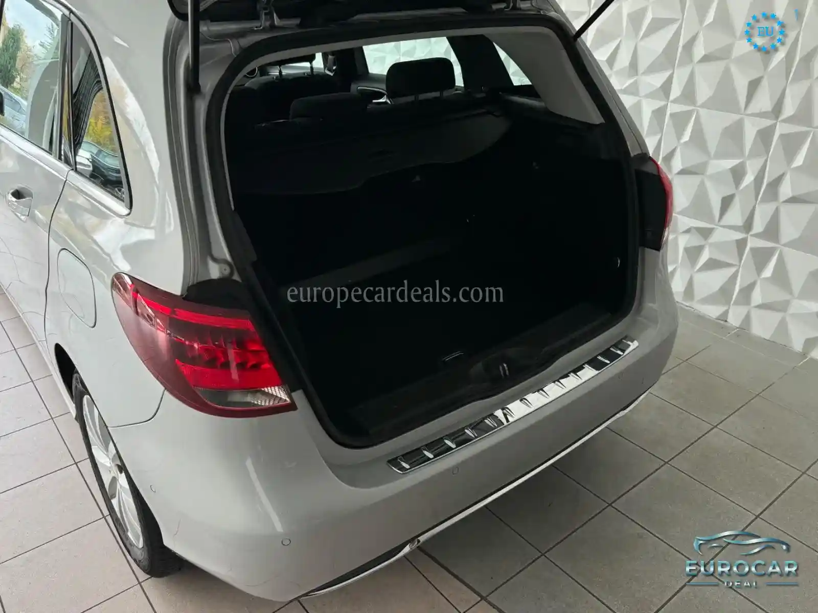 Mercedes-Benz B 180