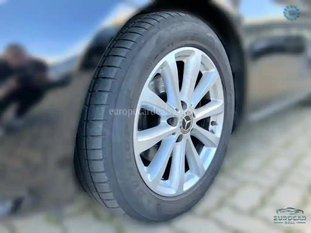 Mercedes-Benz E 200