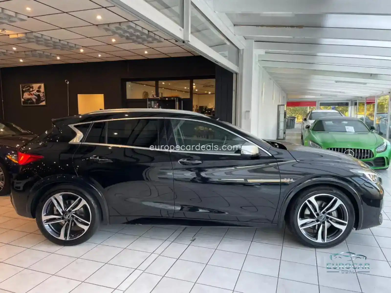 Infiniti Q30