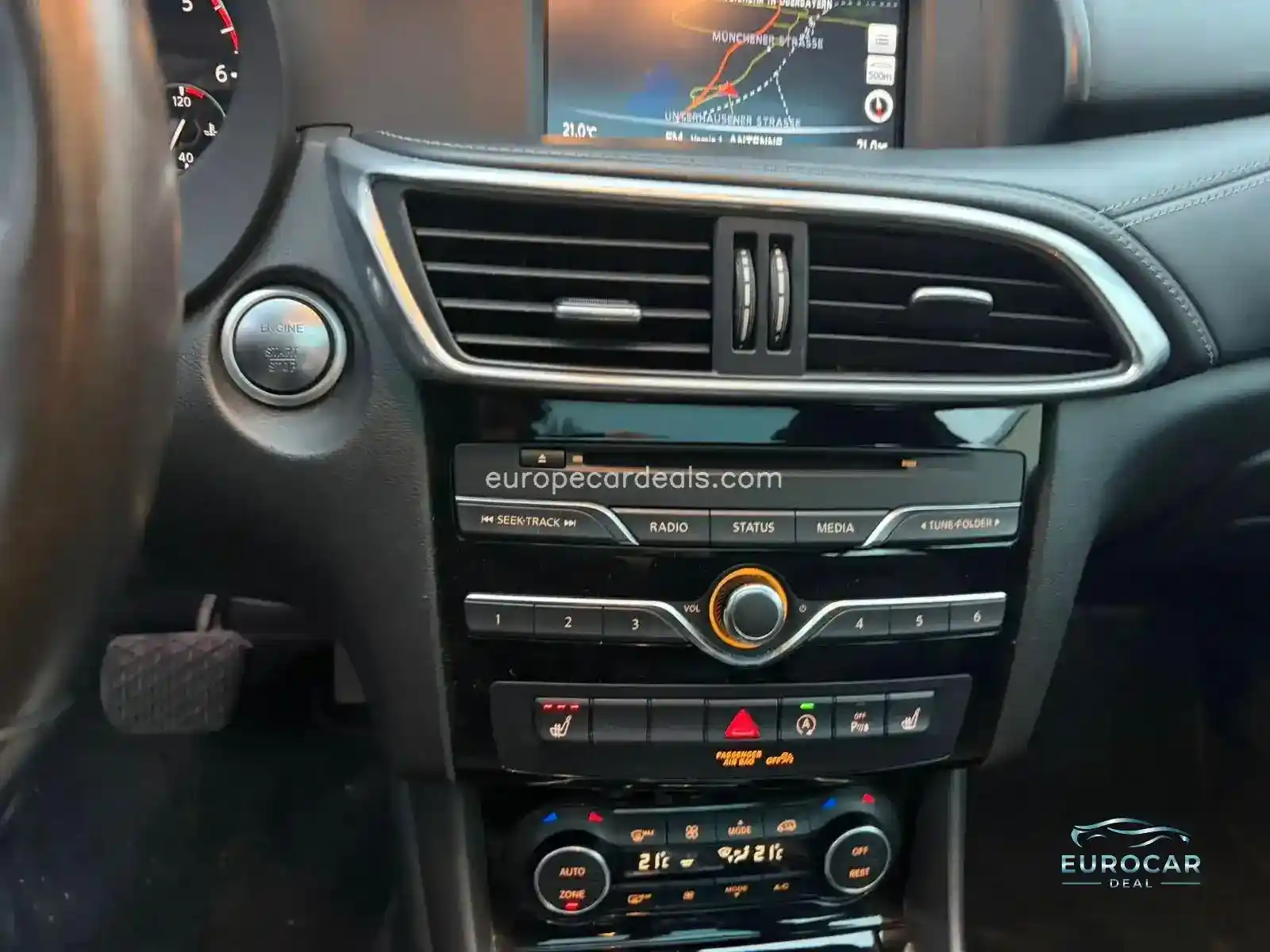 Infiniti Q30