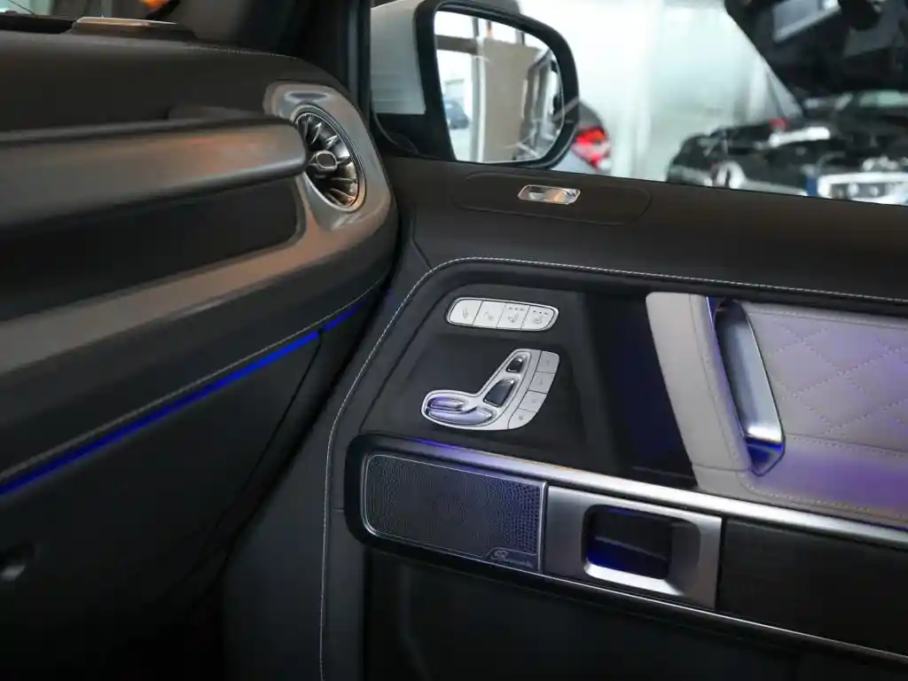 Mercedes-Benz G 500