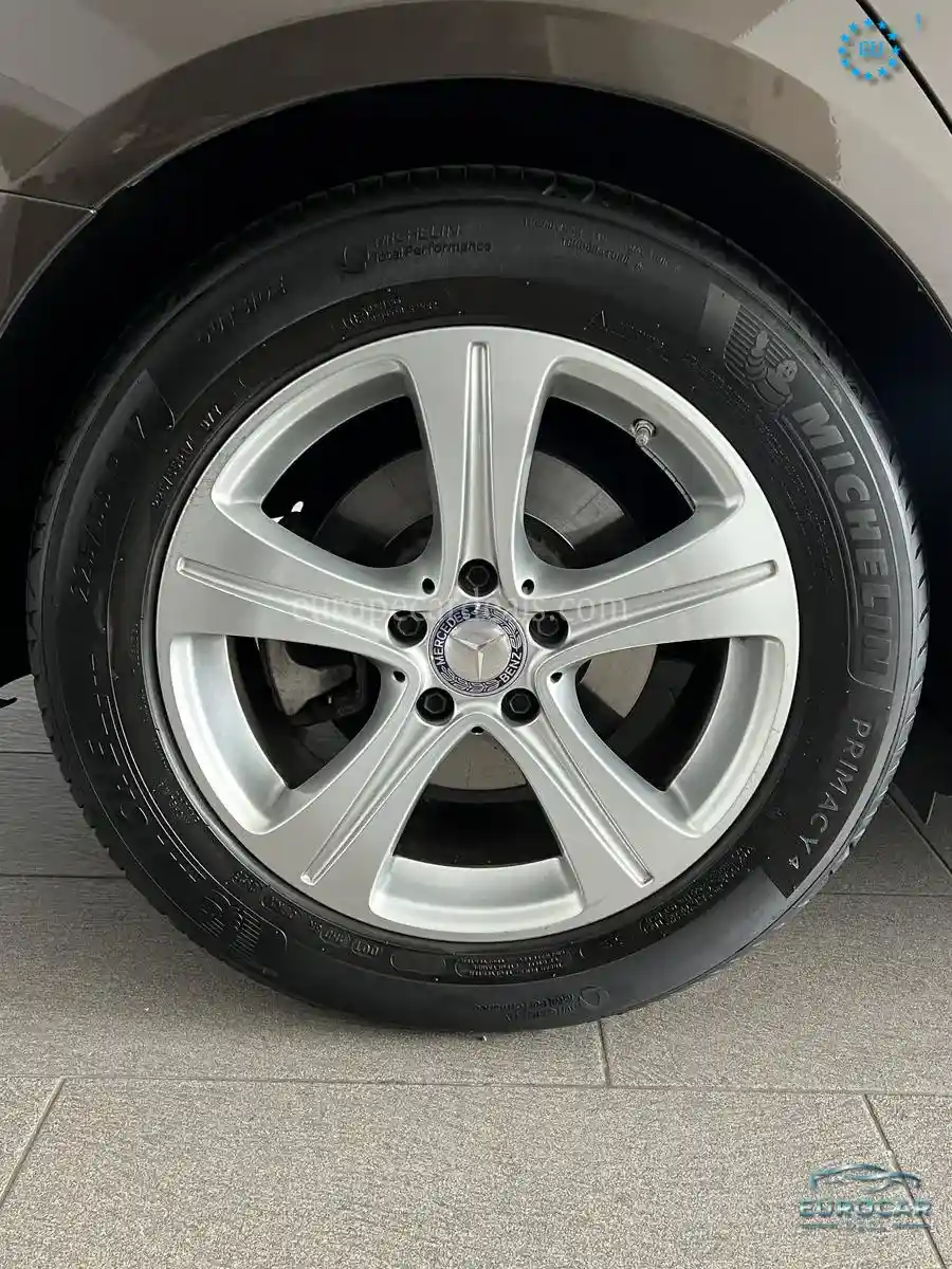 Mercedes-Benz E 200