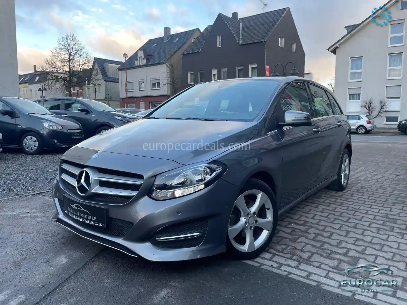 Mercedes-Benz B 180
