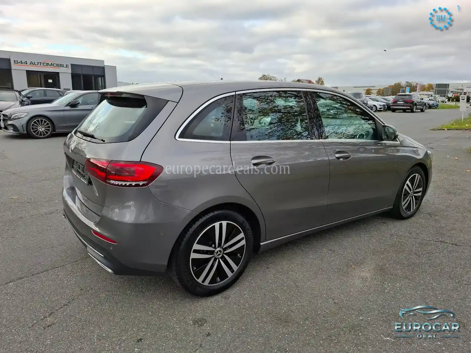 Mercedes-Benz B 180