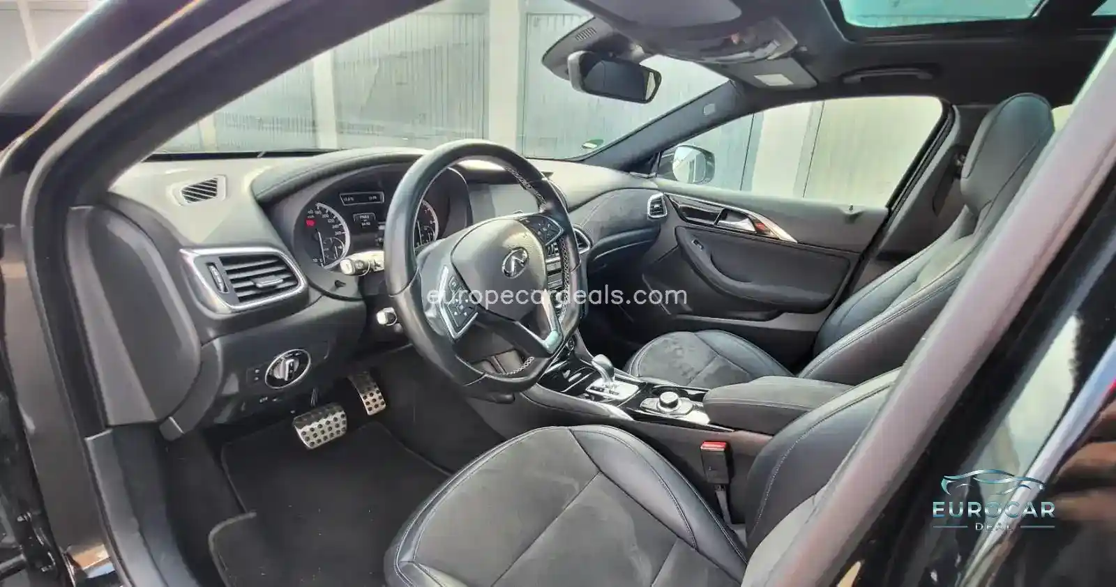 Infiniti Q30
