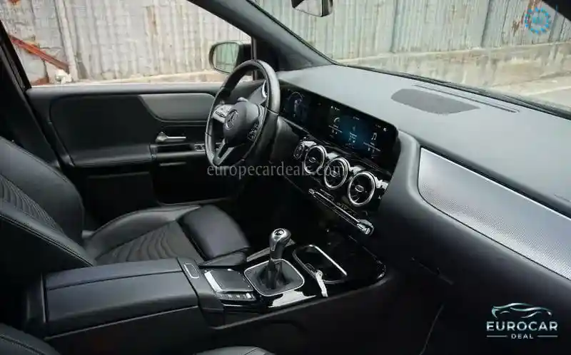 Mercedes-Benz B 180