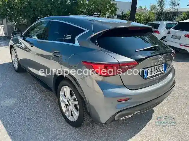 Infiniti Q30