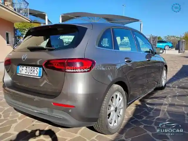 Mercedes-Benz B 180