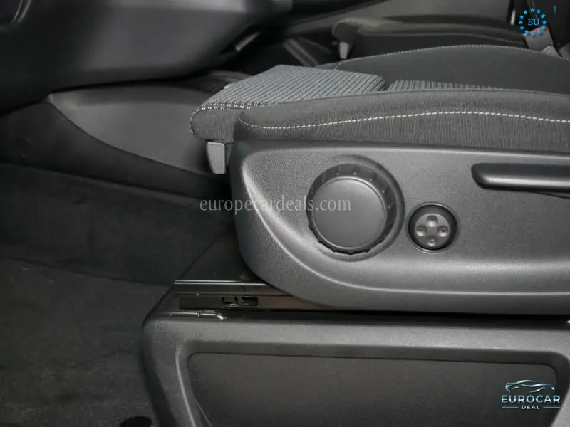 Mercedes-Benz V 220