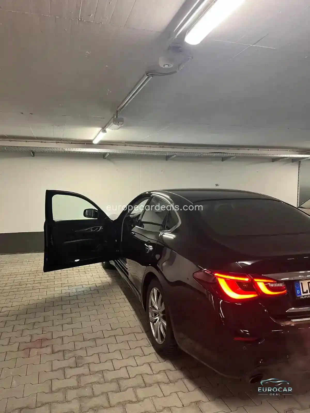 Infiniti Q70