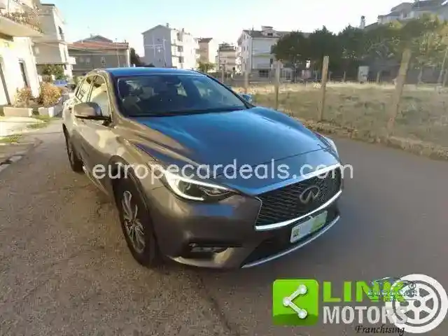 Infiniti Q30
