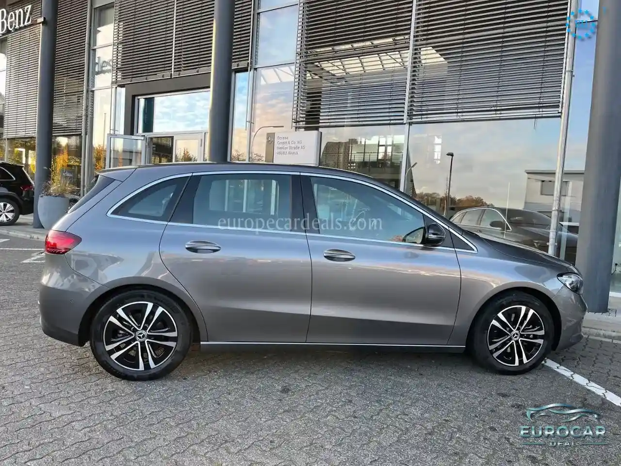 Mercedes-Benz B 180
