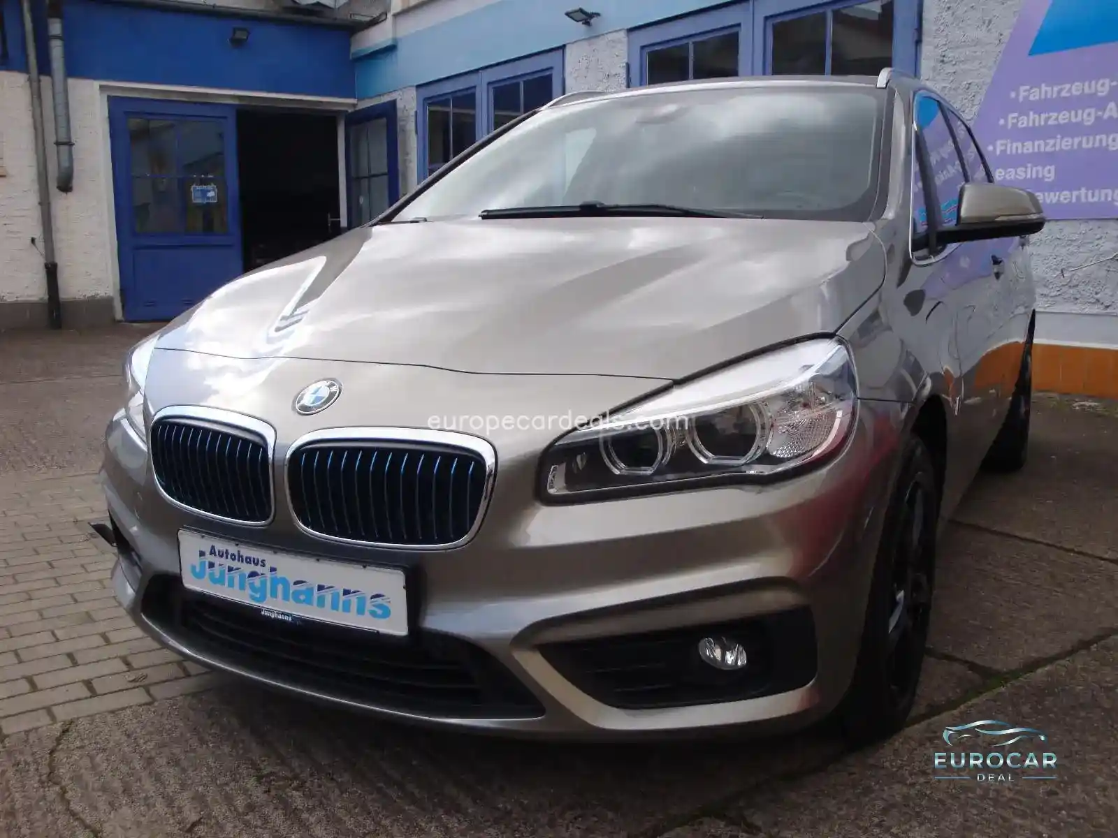 BMW 225