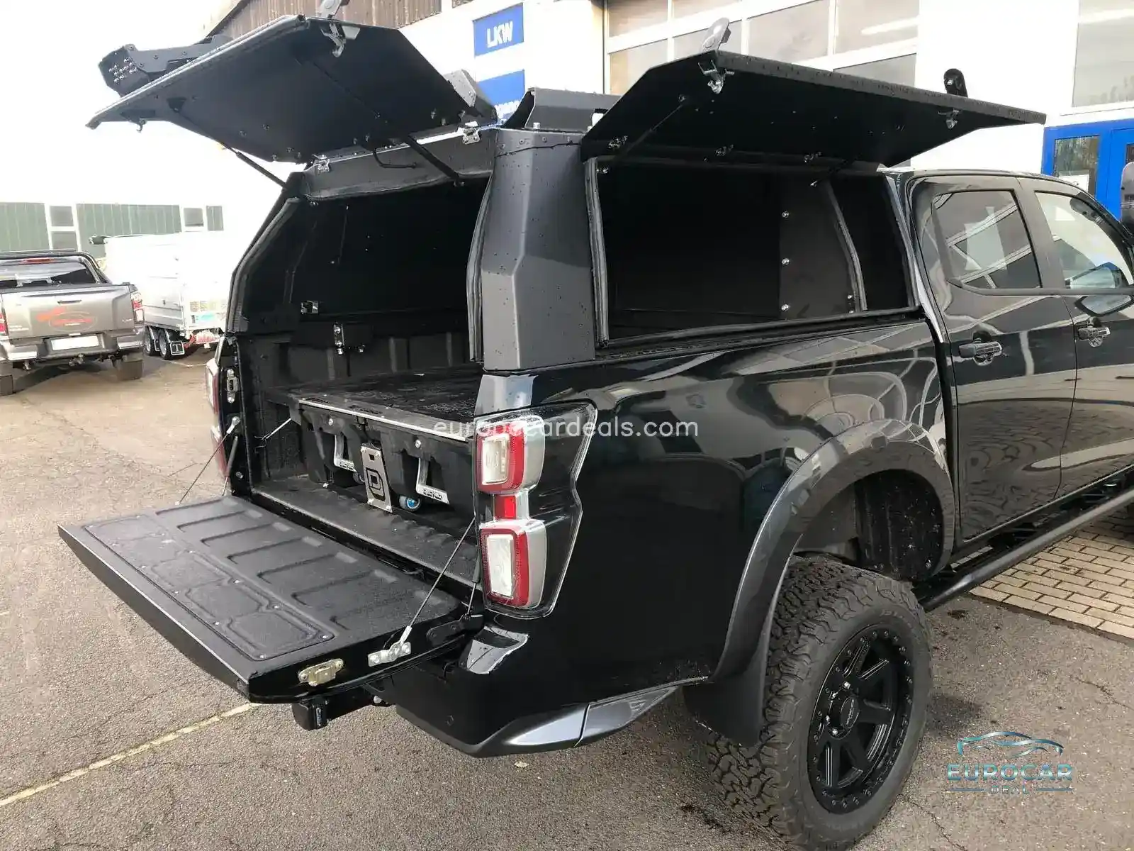 Double Cab V-Cross AT ” BAD-MAX “