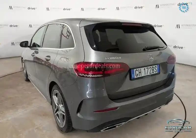 Mercedes-Benz B 180