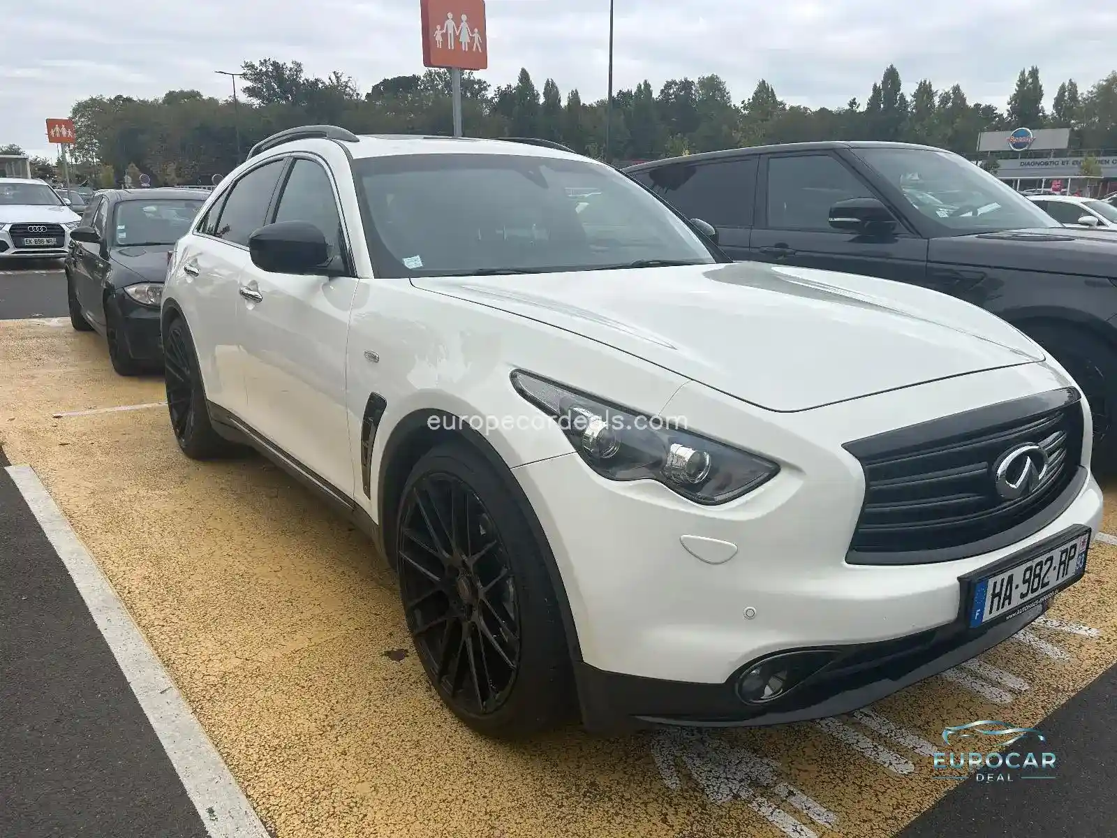 Infiniti QX70