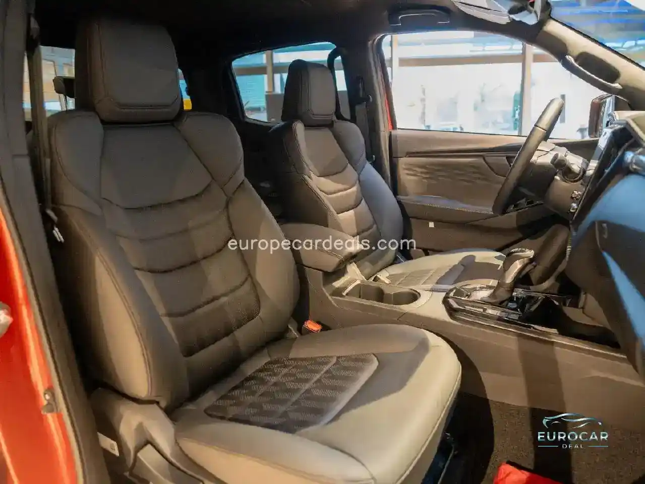 Double Cab 4WD V-CROSS – Neues Modell MJ24