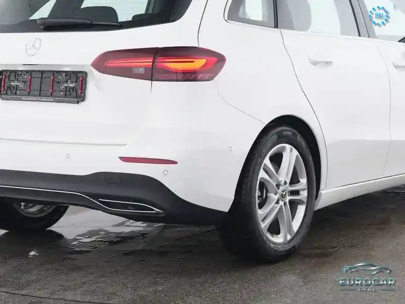 Mercedes-Benz B 220