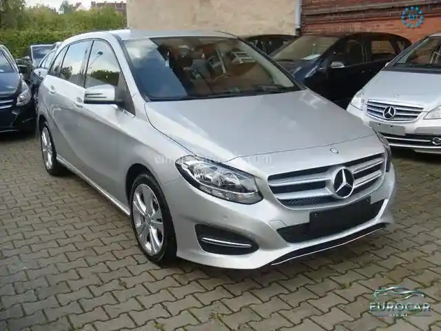 Mercedes-Benz B 200