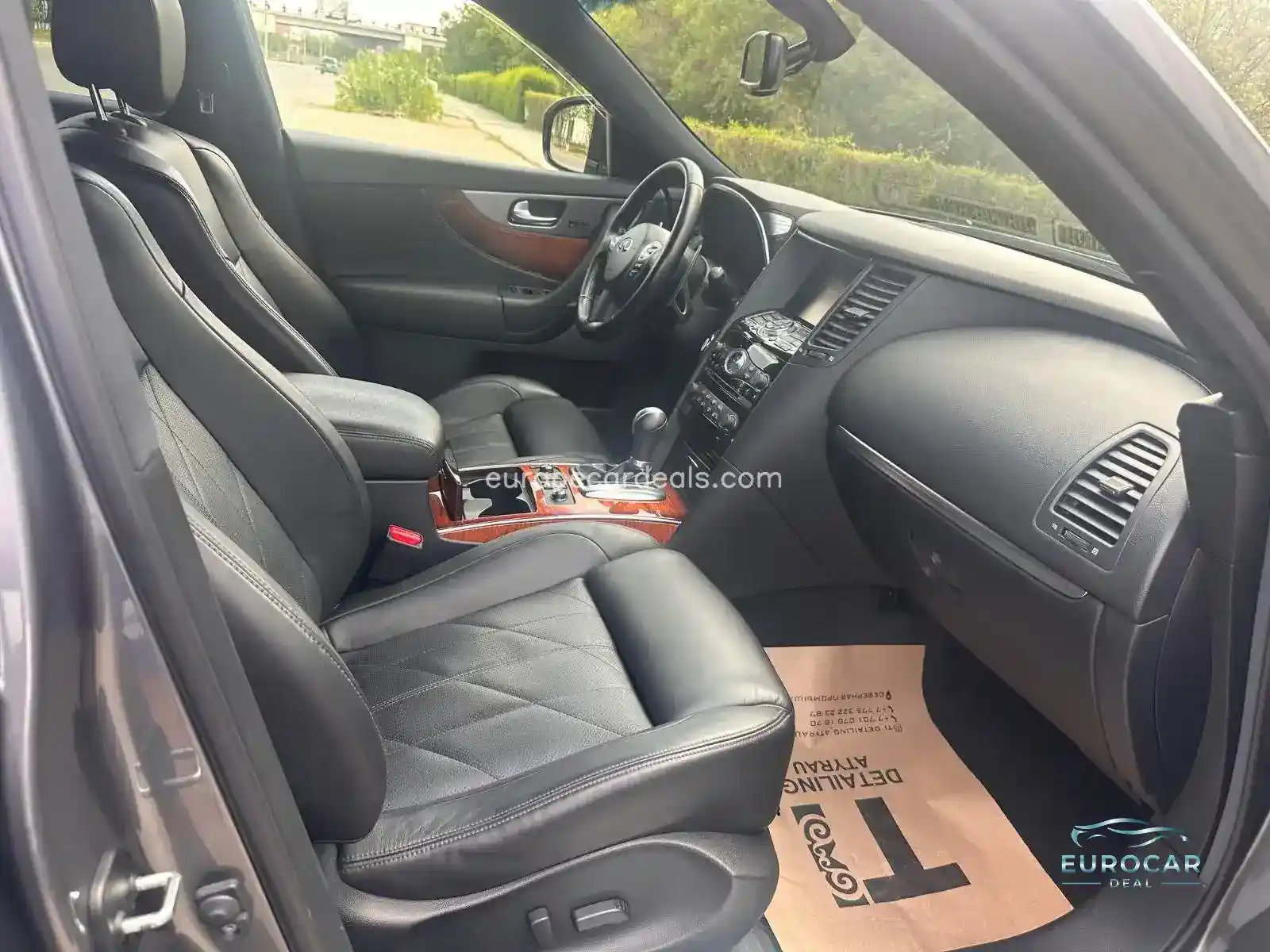 Infiniti QX70