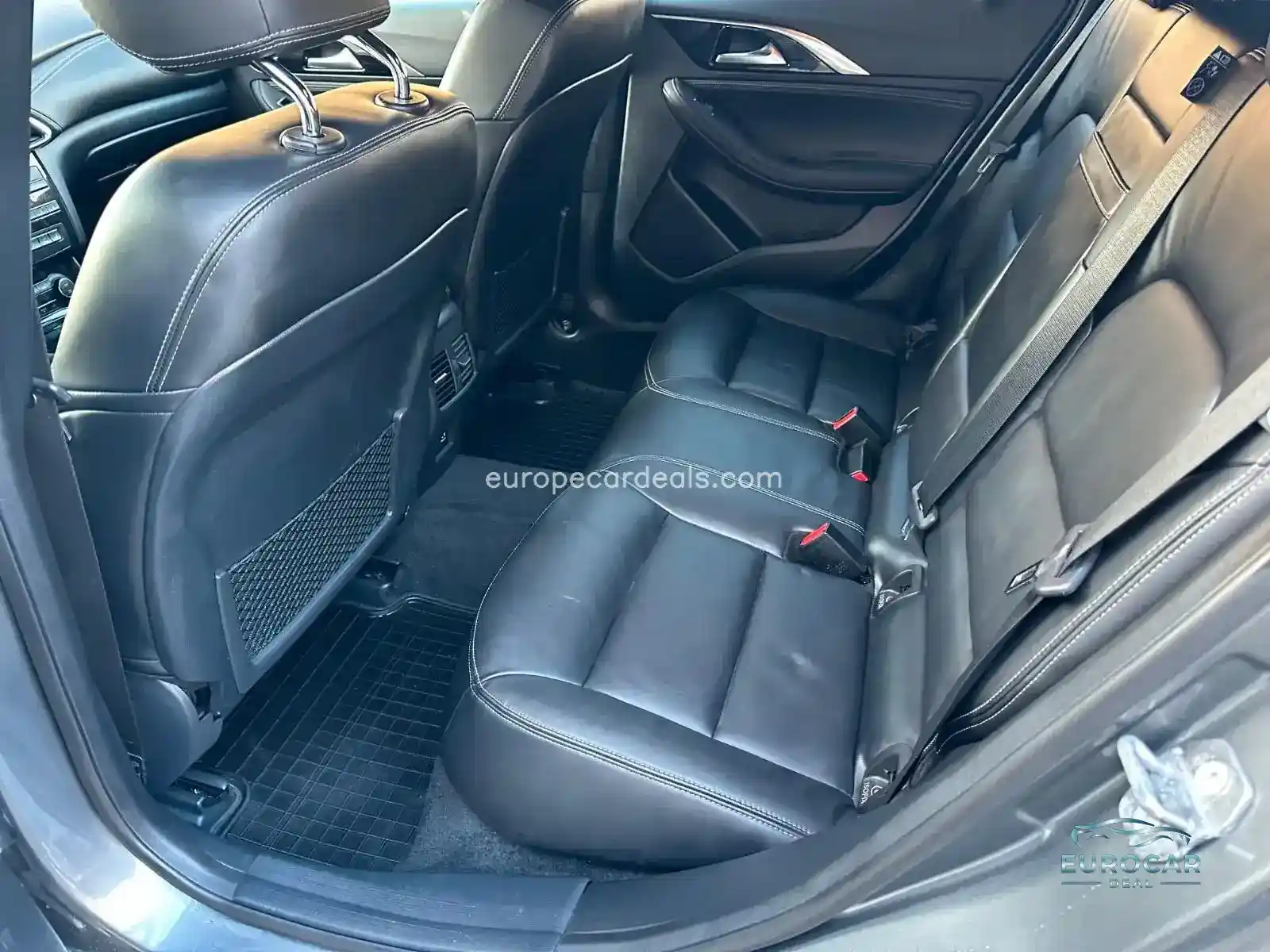 Infiniti Q30