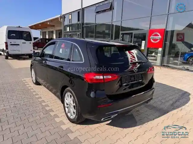 Mercedes-Benz B 180