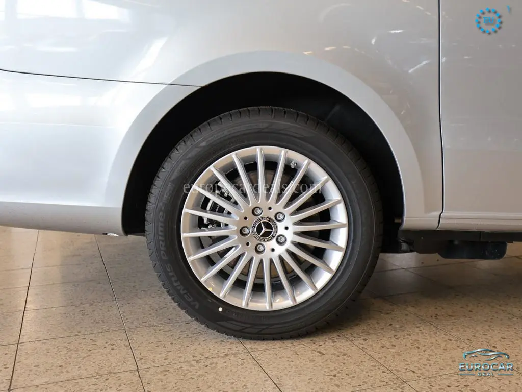 Mercedes-Benz V 220