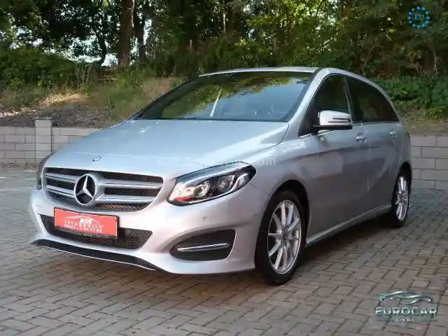 Mercedes-Benz B 180