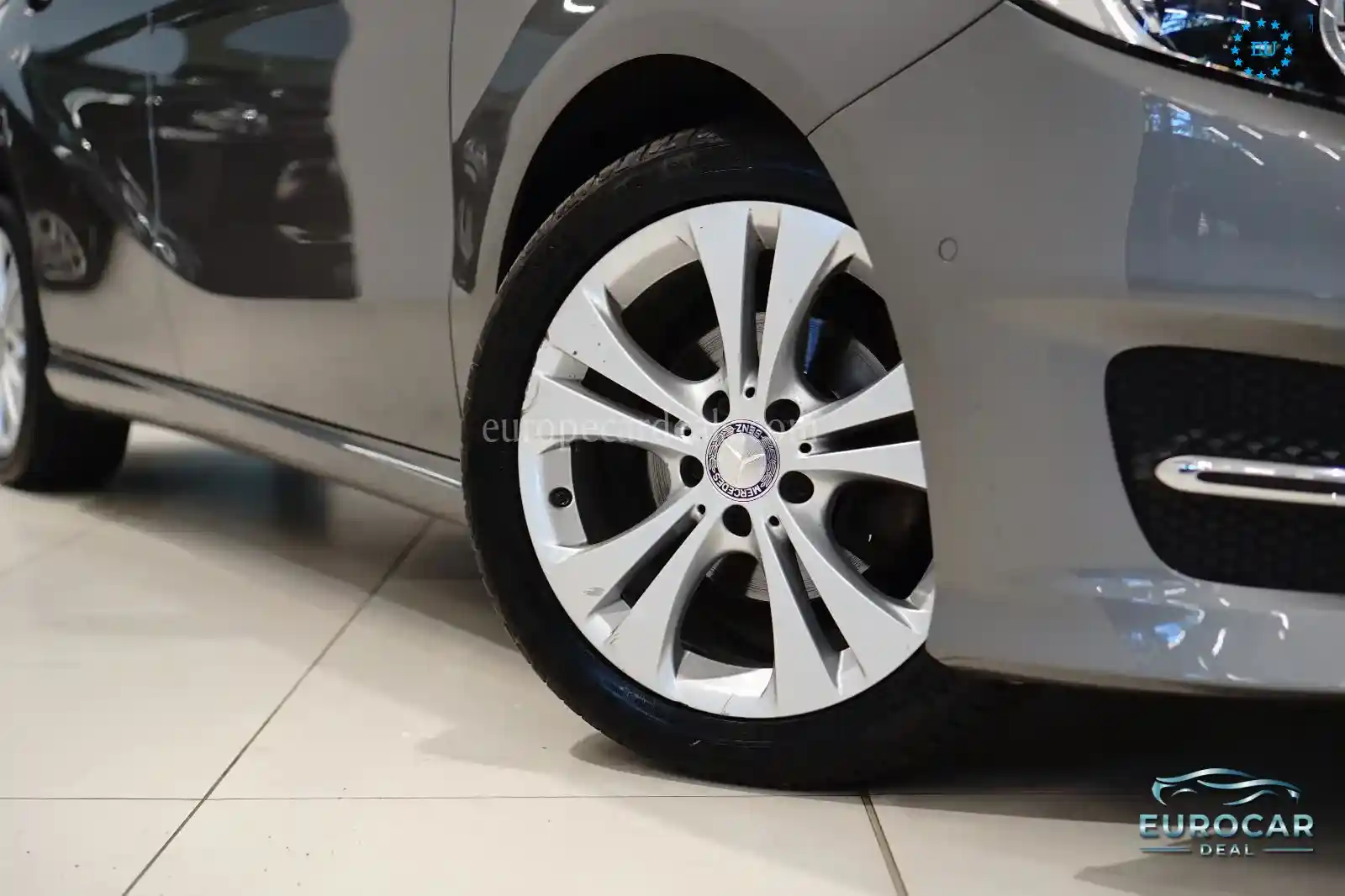Mercedes-Benz B 180