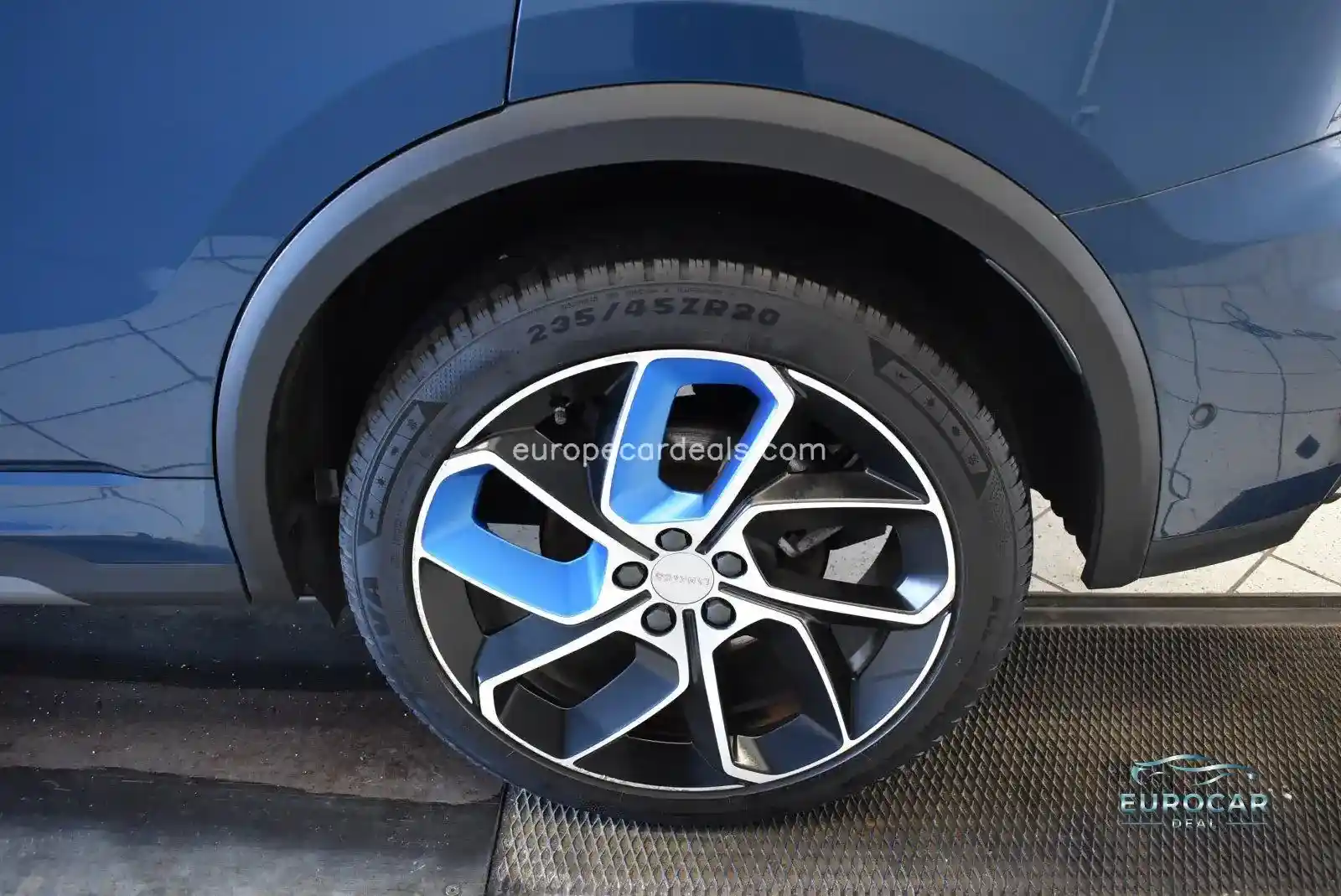 Lynk&Co 01